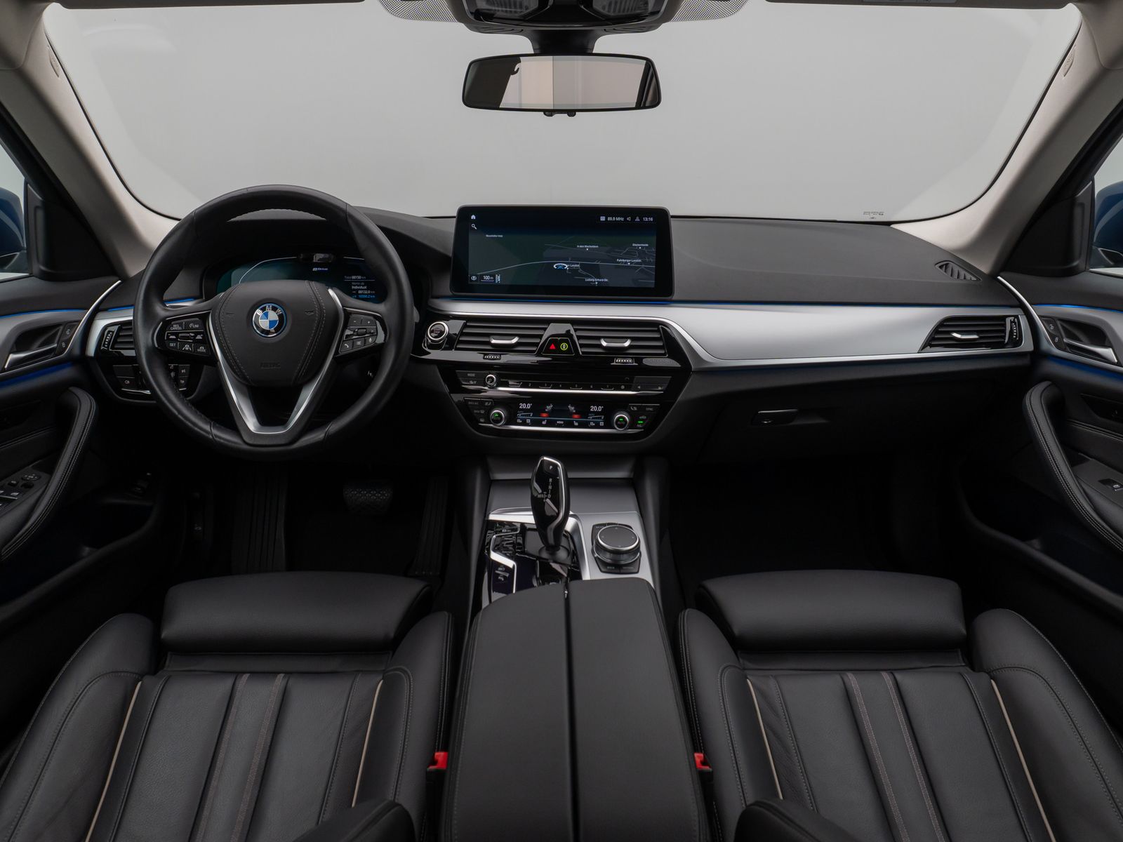 Fahrzeugabbildung BMW 530e Kamera Laser HUD DAB AHK Komfort Alarm ACC
