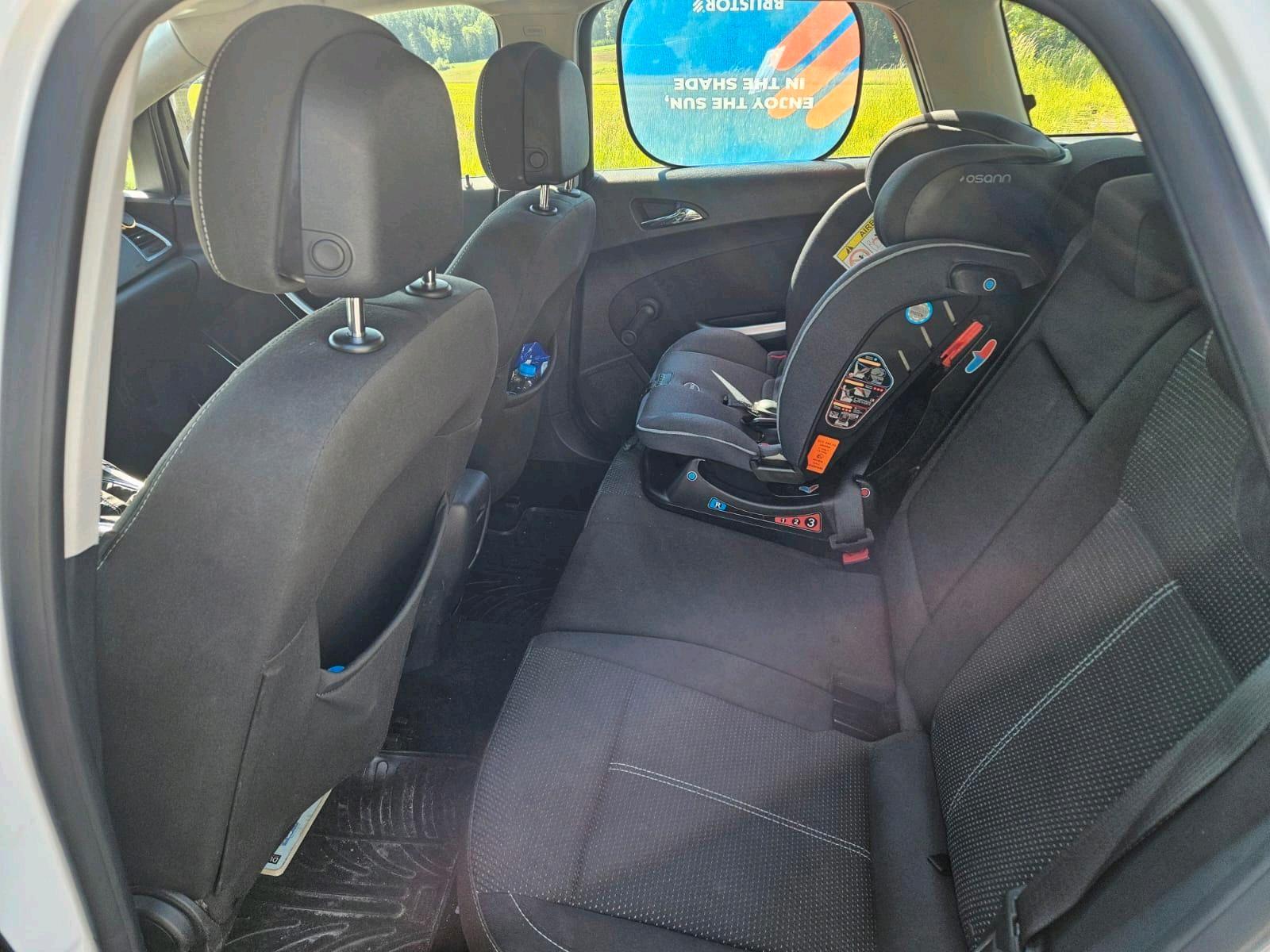 Opel Astra 2012 — photo 6