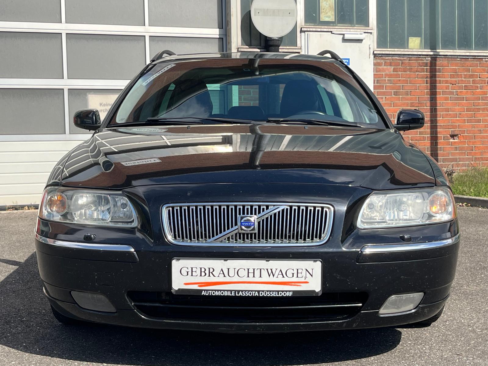 Volvo V70 2005 — rear view