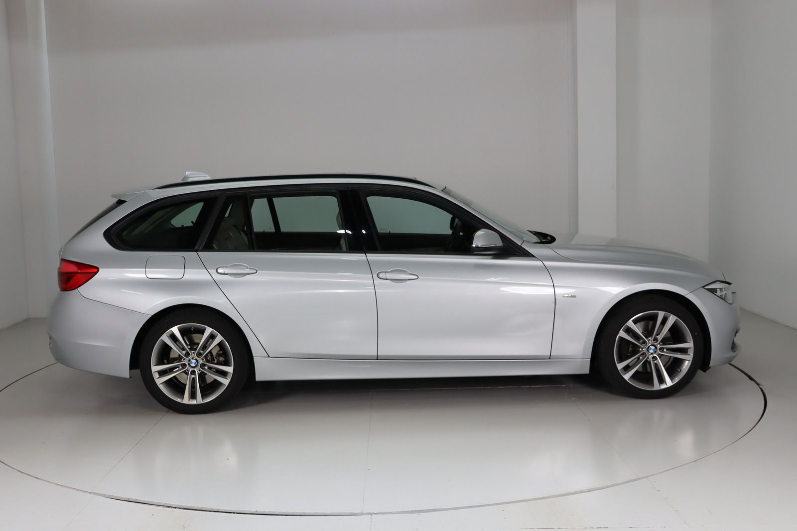 Fahrzeugabbildung BMW 330 d xDrive Sport Line LCI * HUD * LED * Pano