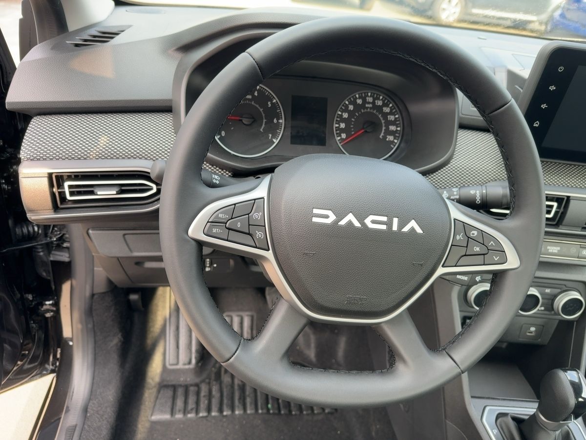 Fahrzeugabbildung Dacia Logan Black Edition TCe 90 CVT SHZ Touchscreen
