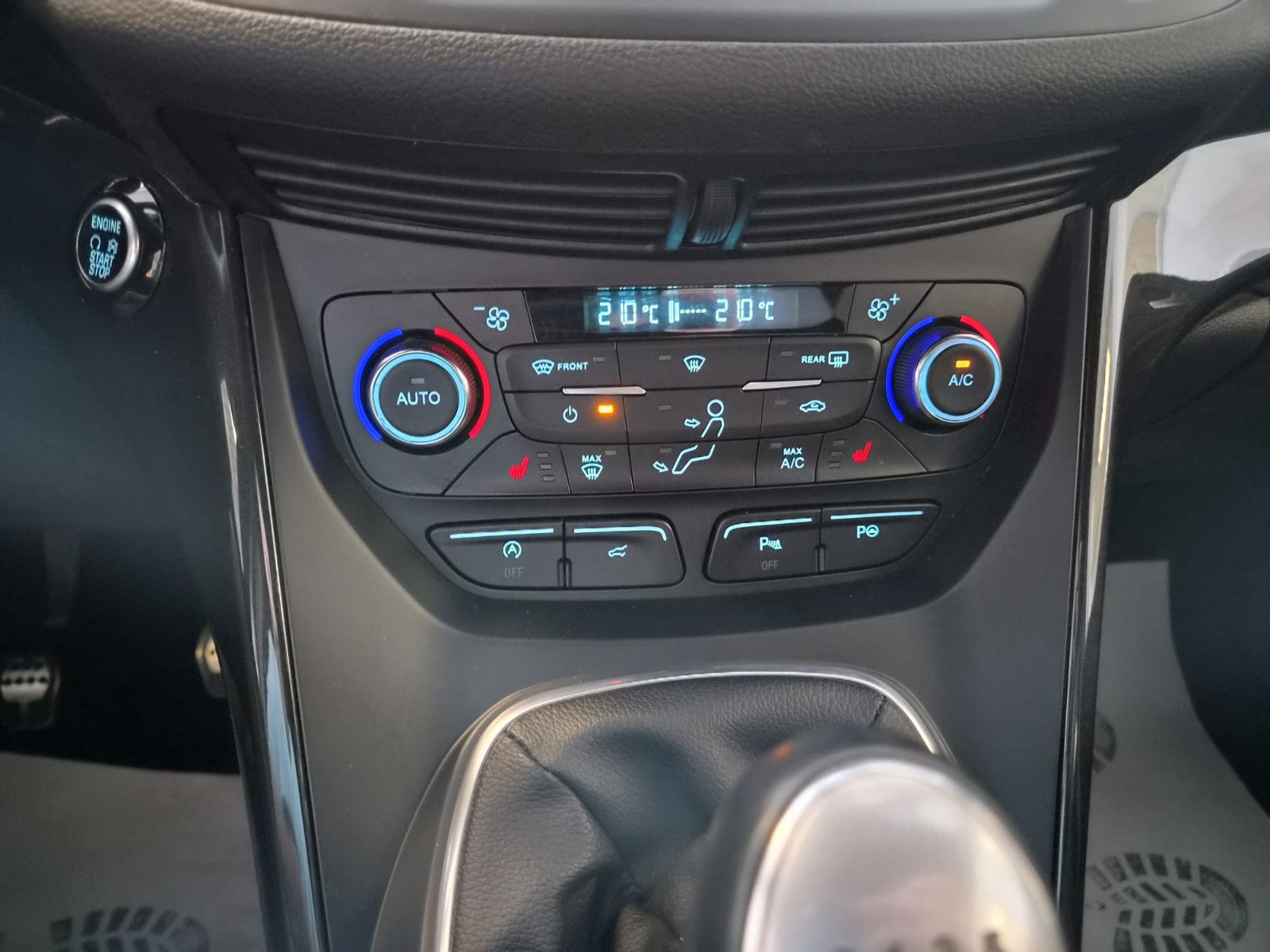 Fahrzeugabbildung Ford Kuga ST-Line/Xenon/GARANTIE/1. HAND