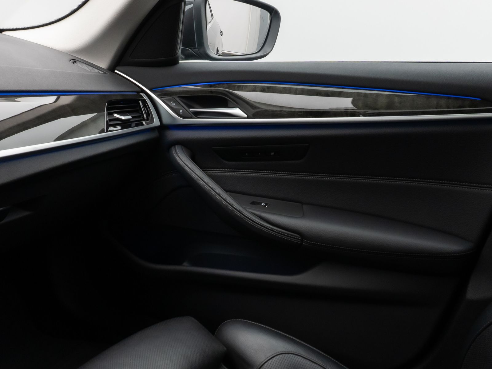 Fahrzeugabbildung BMW 520d xD Kamera HUD DAB HiFi Belüftung Leder Komf