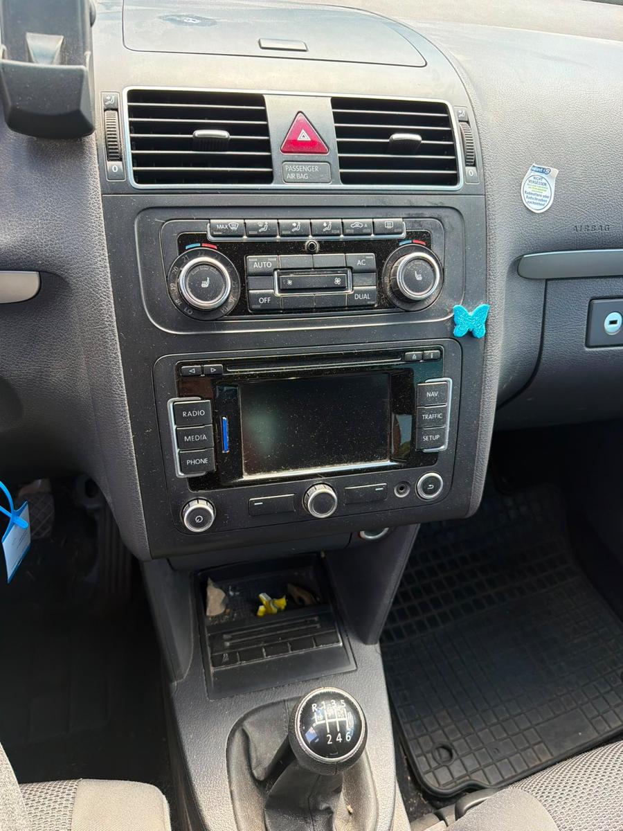 Volkswagen Touran 2012 — photo 15