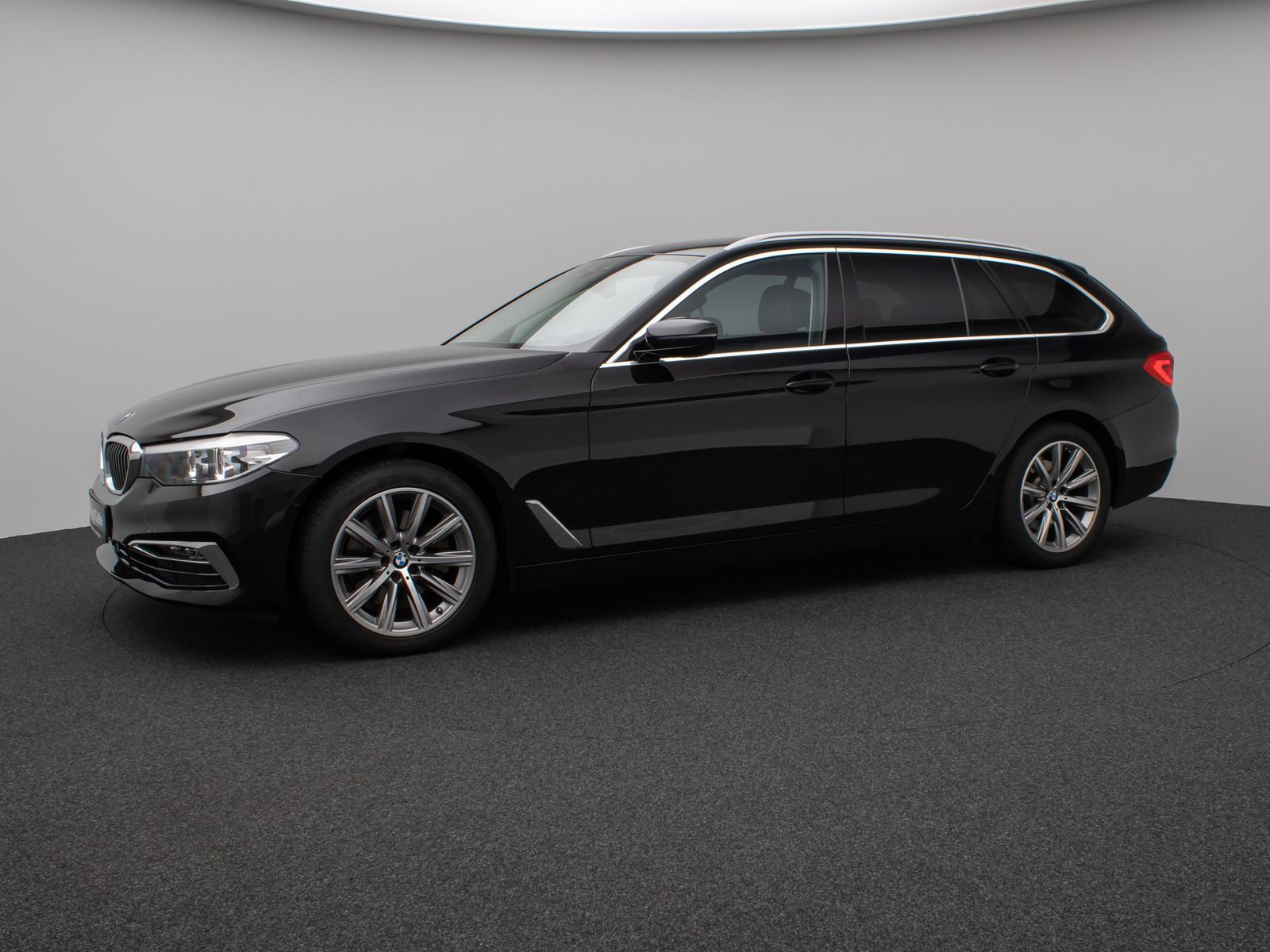Fahrzeugabbildung BMW 520d Luxury Line Kamera HUD H/K Massage DisplKey
