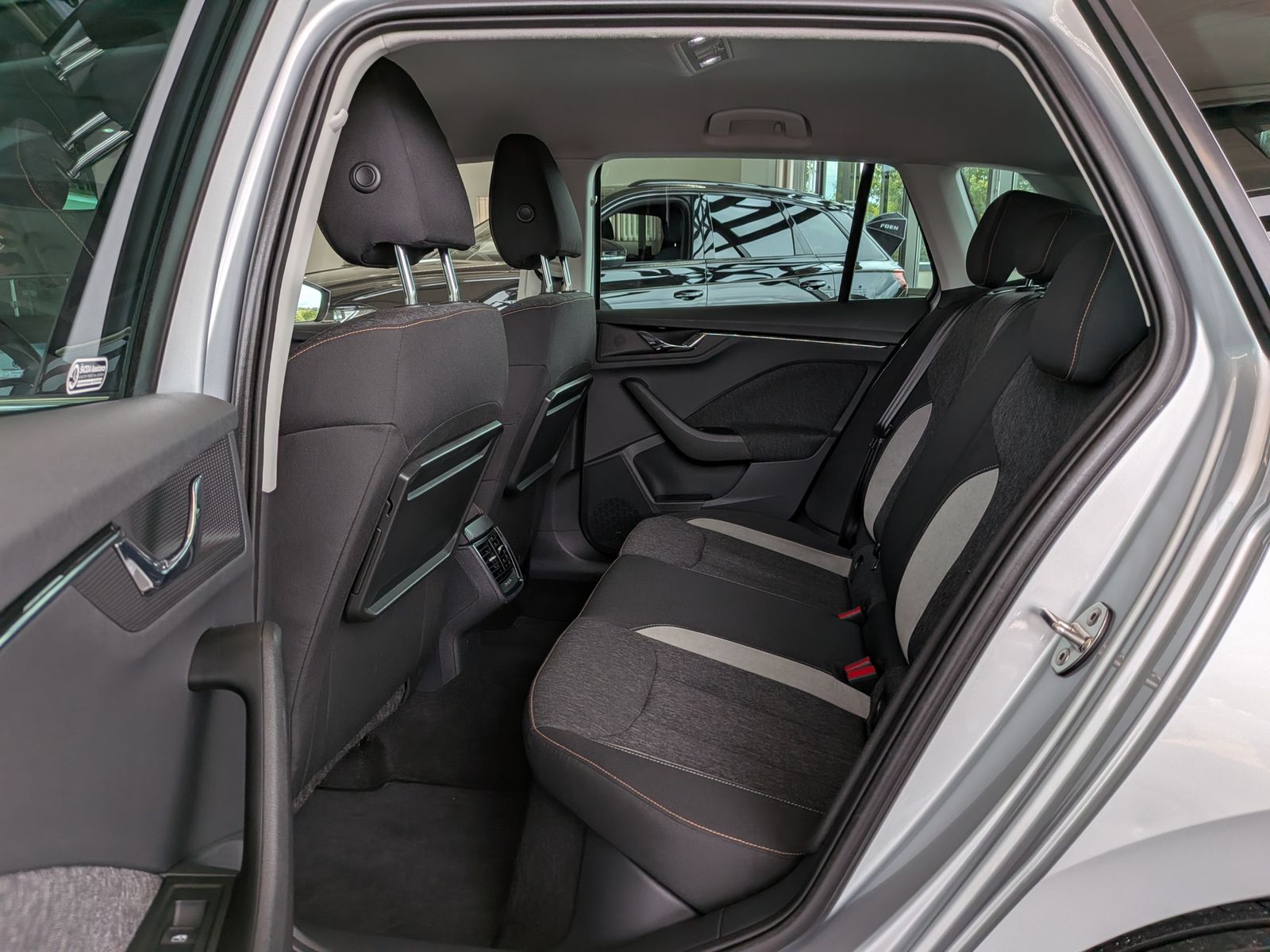Fahrzeugabbildung SKODA Kamiq 1.6 TDI Style ad-LED PDC SHz Tempomat 18"