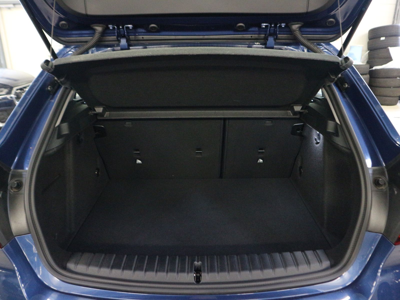 Fahrzeugabbildung BMW 118 i Advantage DAB GRA LED Nav PDC Live-Cockpit