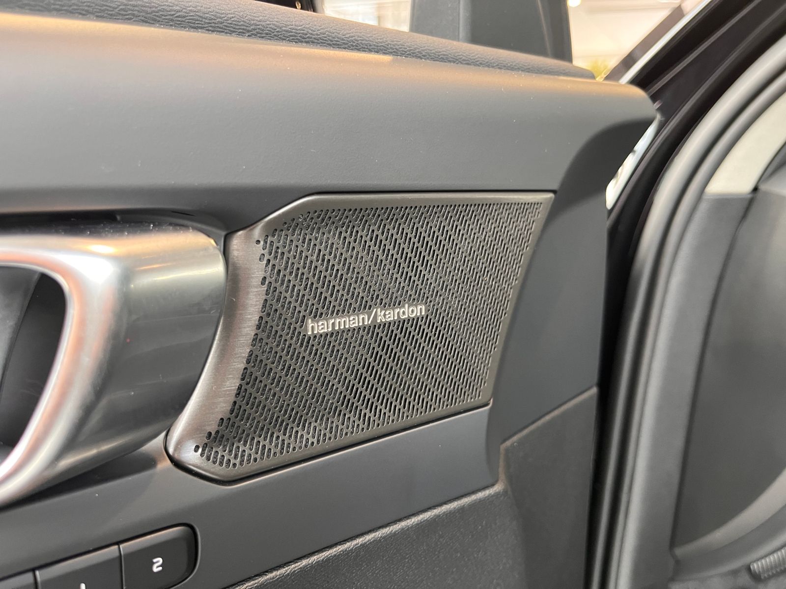 Fahrzeugabbildung Volvo XC40 Ultra Dark PANO AHK 21" 360° KAM