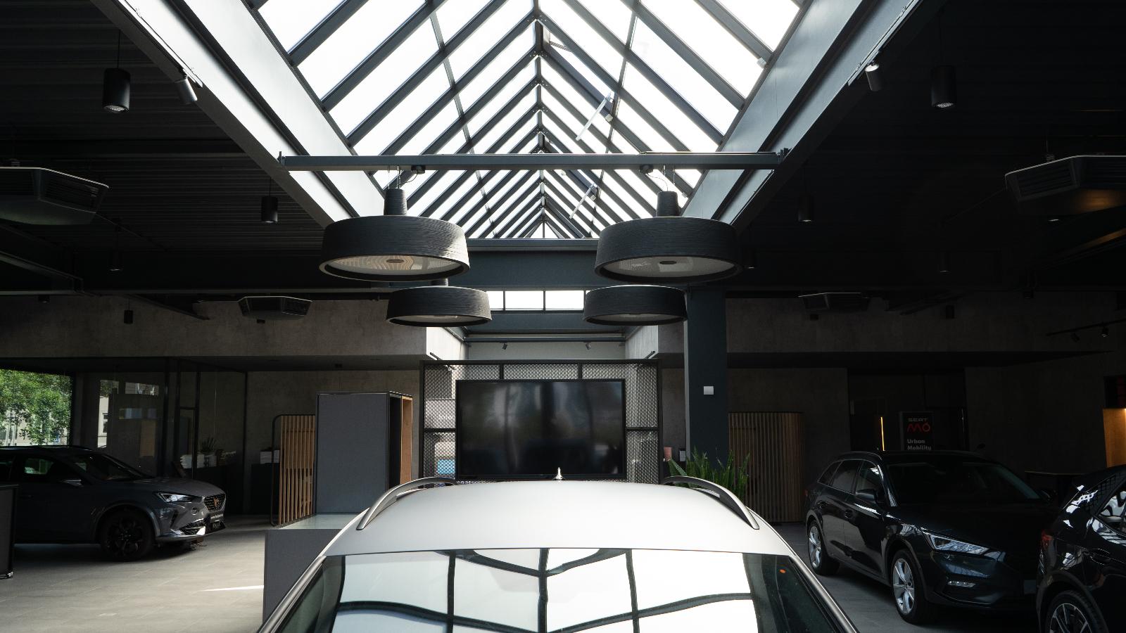 showroom-image-top