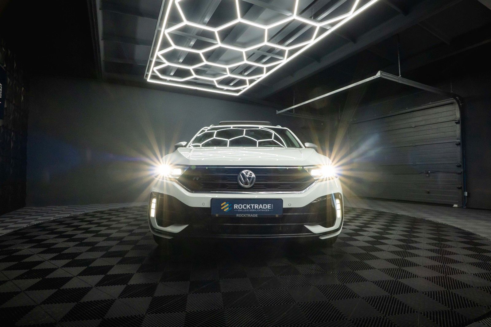 Fahrzeugabbildung Volkswagen T-Roc R 4Motion Performance *ACC*DCC*Pano*LED*