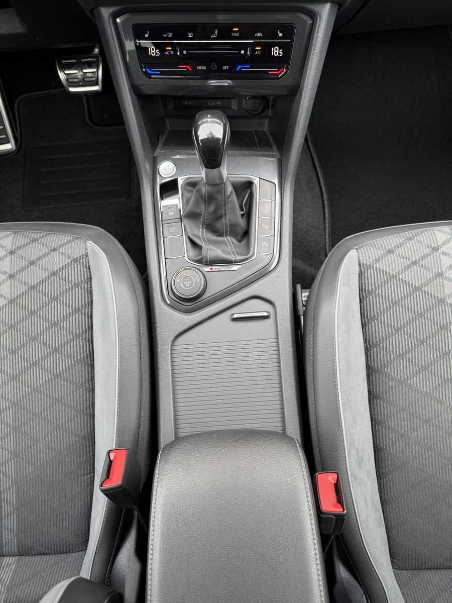 Fahrzeugabbildung Volkswagen Tiguan Allspace 4M R-Line NAV+IQ-LIGHT+AHK+20ZO