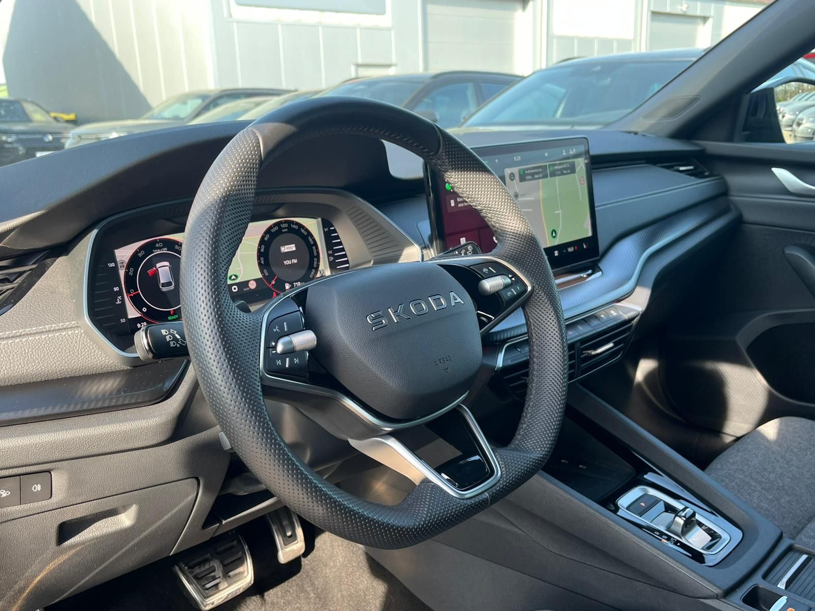 Fahrzeugabbildung SKODA Octavia 1.5 DSG Sportline PANO*MATRIX*AHK*5J.GAR
