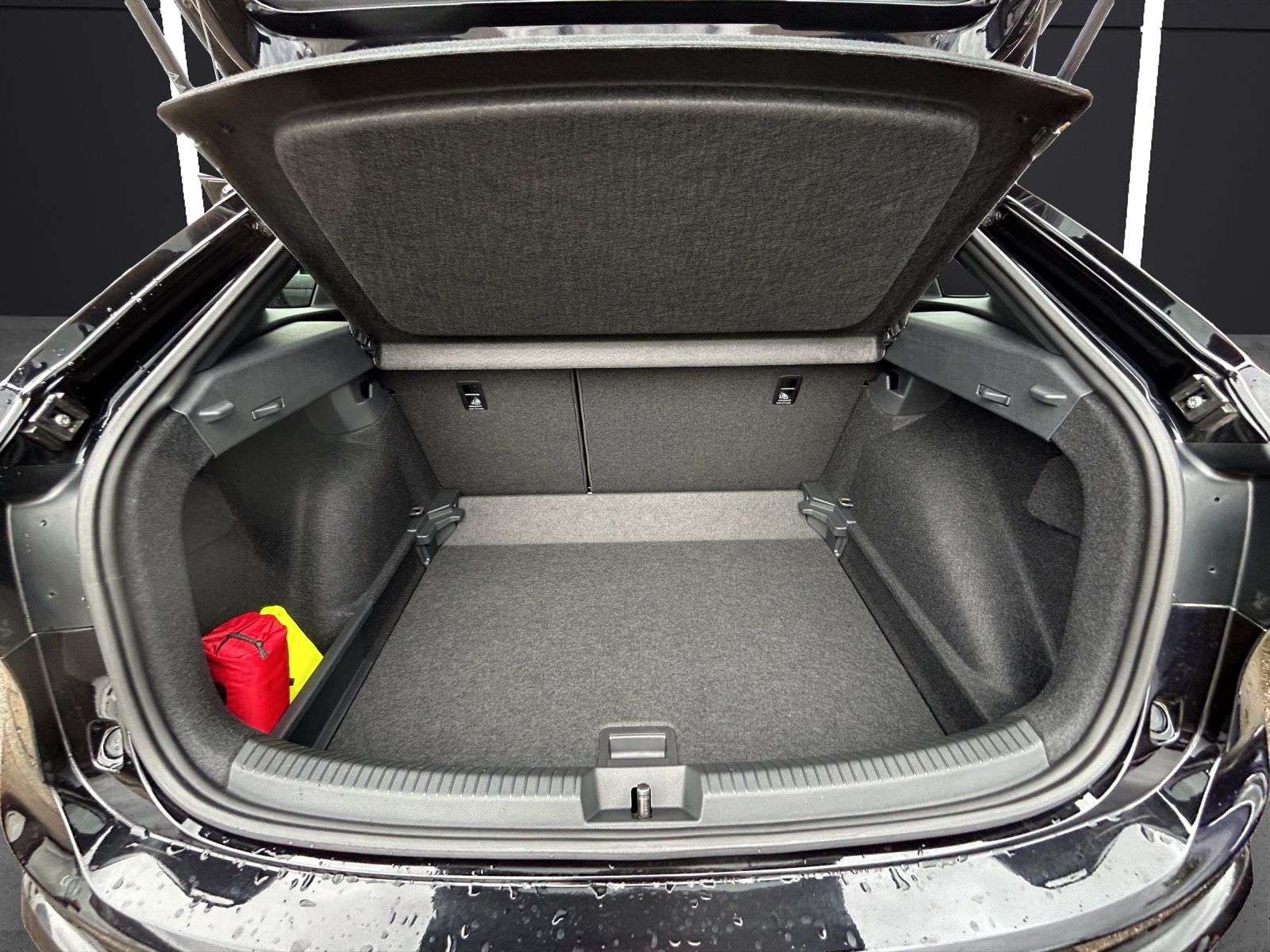Fahrzeugabbildung Volkswagen Taigo R-line BLACK DSG Matrix ACC Navi Kamera