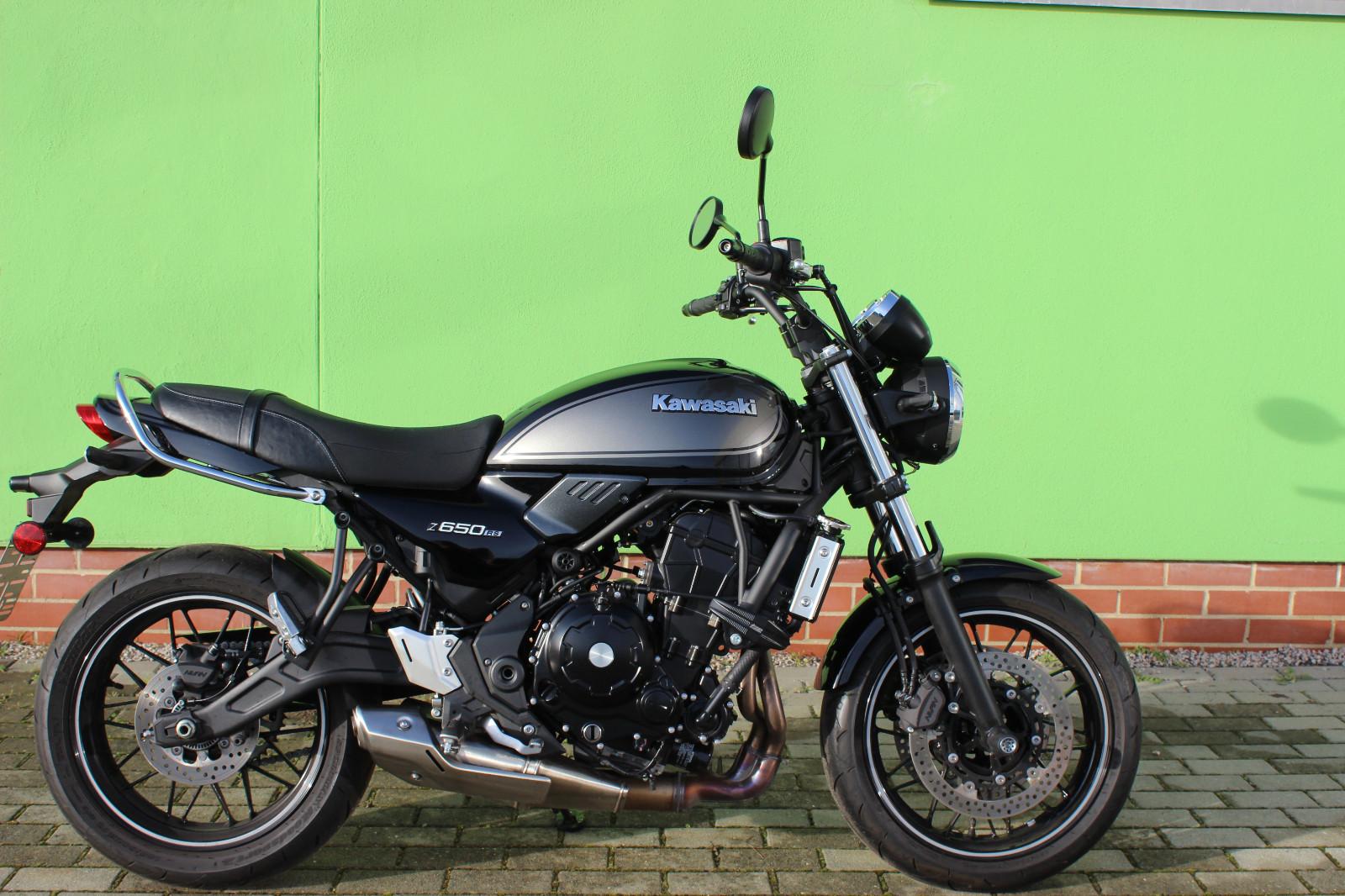 Kawasaki Z650RS Top Zustand,viel Zubehör
