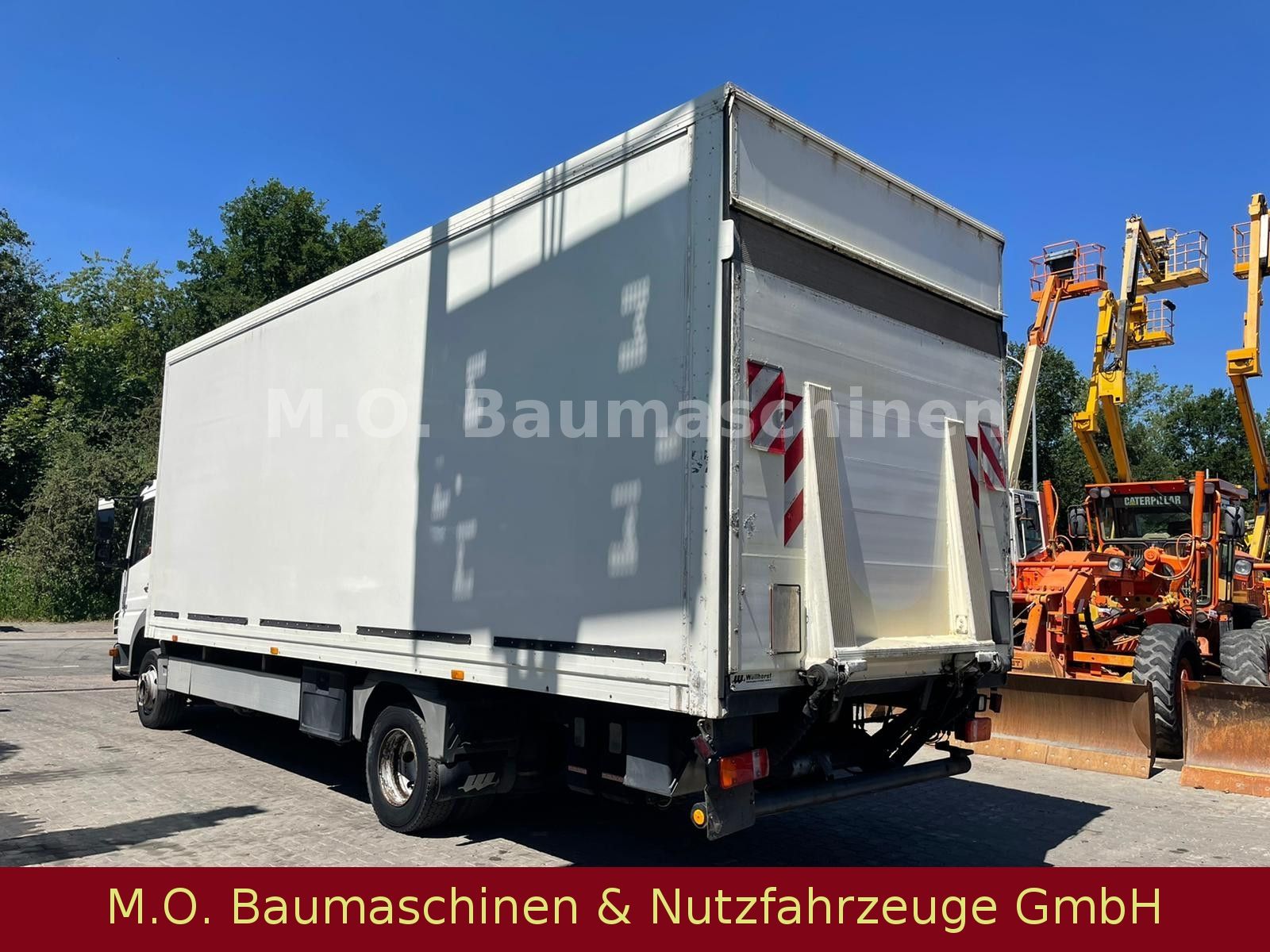 Fahrzeugabbildung Mercedes-Benz 1222 L / Ladebordwand / Thermoking VM-400 D /AC