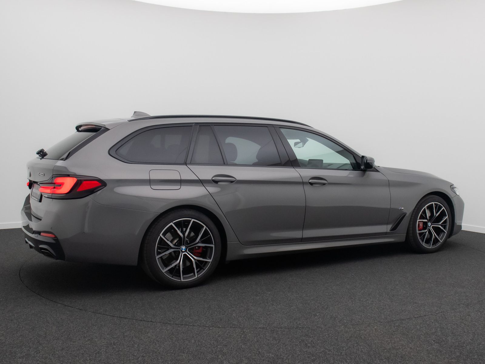 Fahrzeugabbildung BMW 540i xD M Sport Kamera DAB H/K Lenkrhzg Alarm