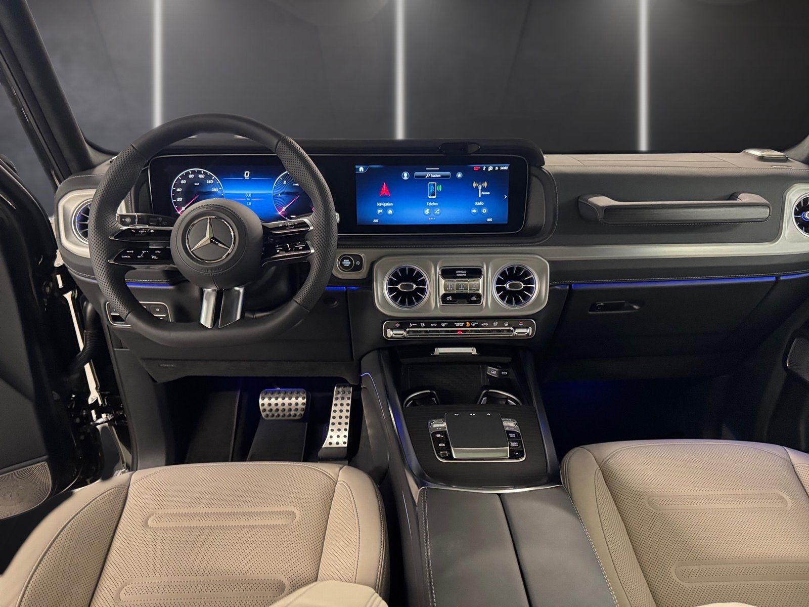 Fahrzeugabbildung Mercedes-Benz G 450 d AMG*20"*Night*STDHZG*Distro*AHK*Massage*
