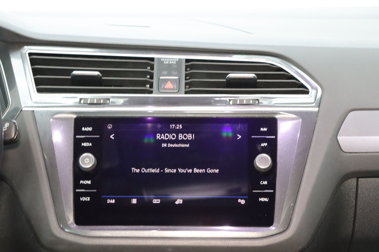 Fahrzeugabbildung Volkswagen Tiguan 2.0 TSI 4 Motion R-line Highline * Pano *