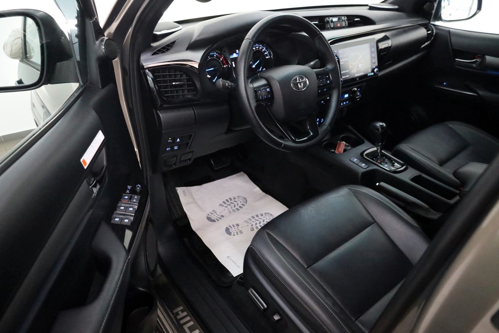 Fahrzeugabbildung Toyota Hilux 2.8 D-4D Invincible,Navi,ACC,  AHK