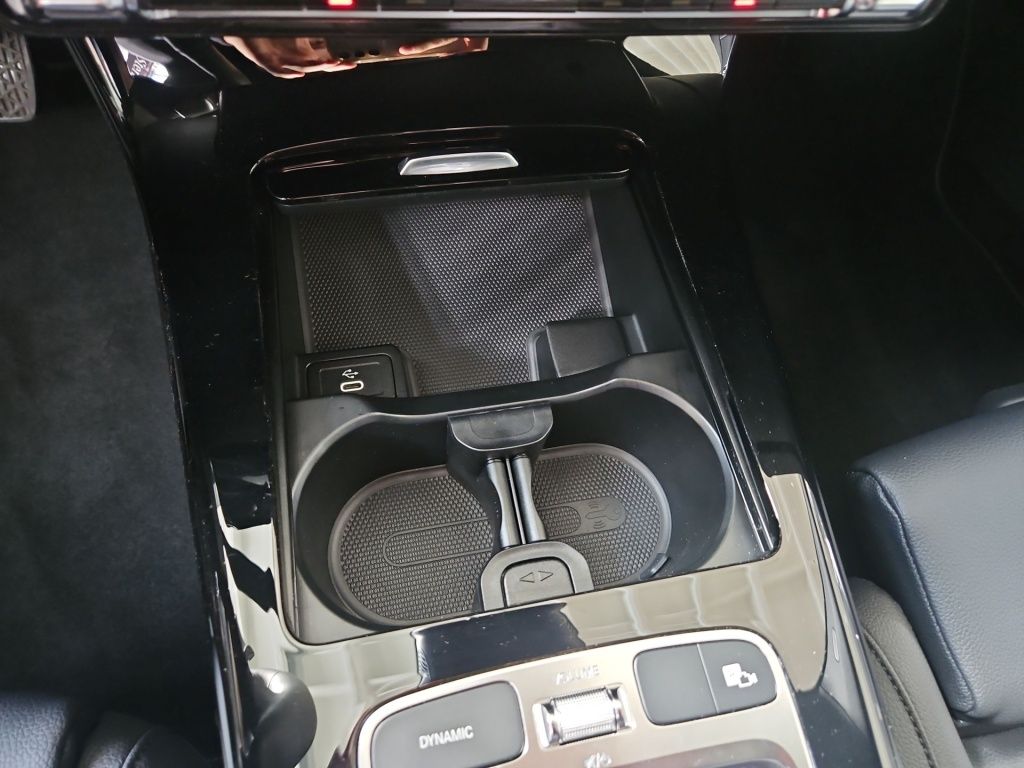 Fahrzeugabbildung Mercedes-Benz CLA 180 Coupé Progressive Distronic+ LED Memory