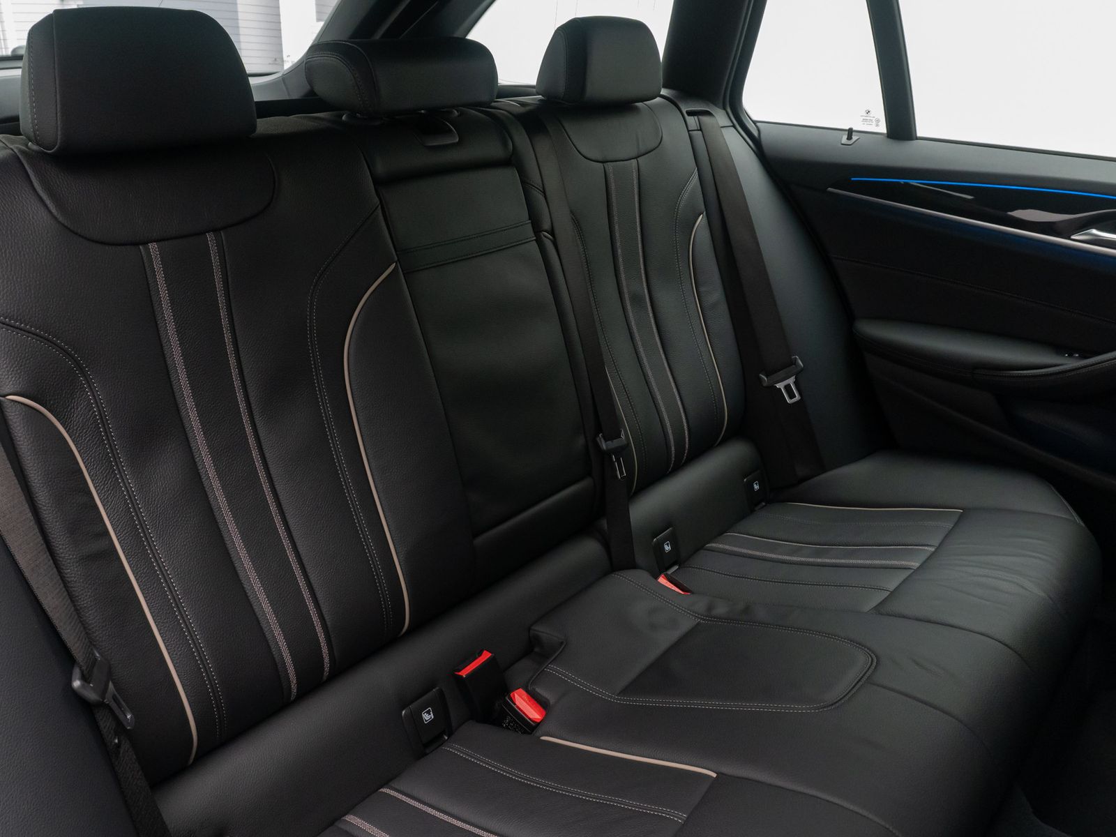 Fahrzeugabbildung BMW 530e M Sport DAB Laser H/K AHK Kamera HUD Komfor