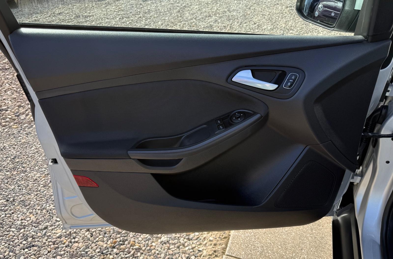 Ford Focus 1,6 Titanium Sportsitze Sport Lenkrad