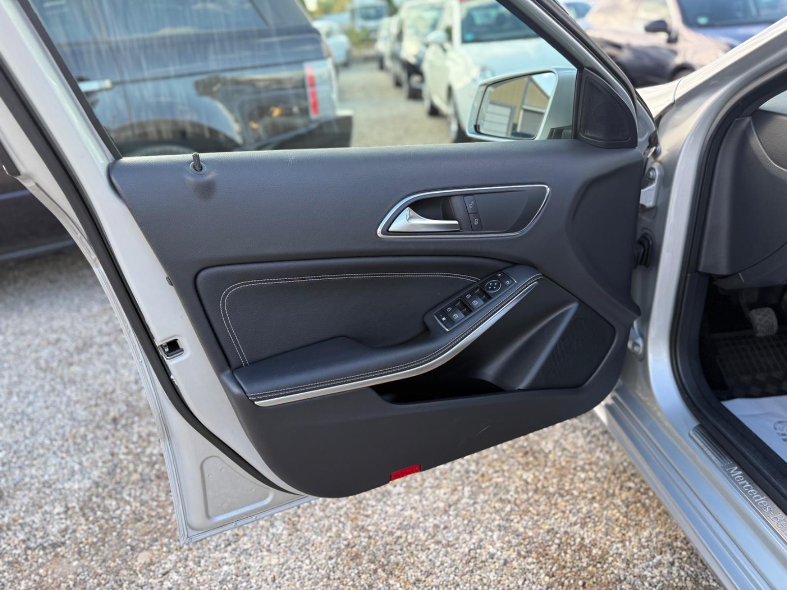 Mercedes-Benz A 180 BlueEfficiency /URBAN/PDC/NAVI/SHZ/USW