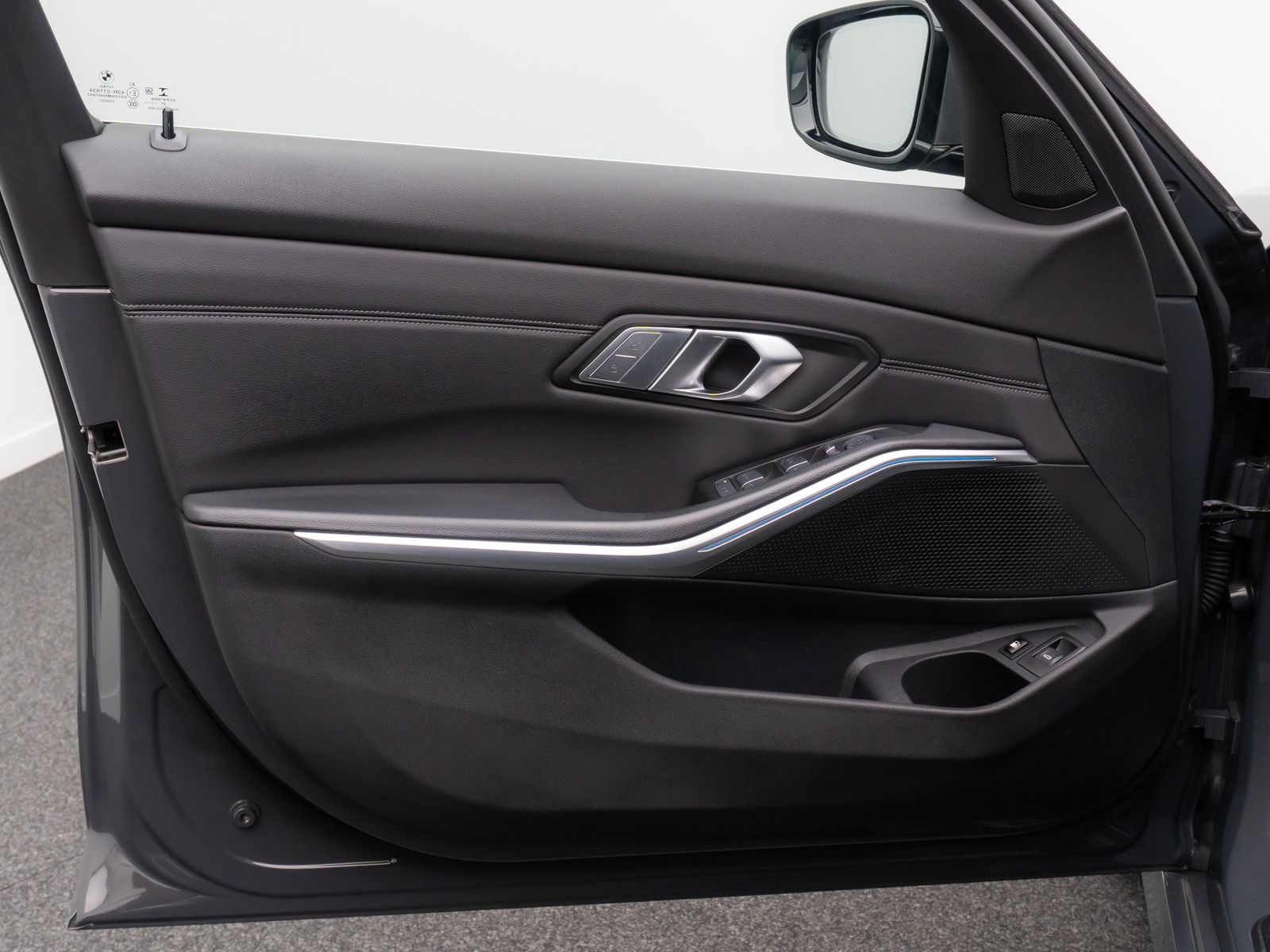 Fahrzeugabbildung BMW 330e SAG Laser 360°DAB HUD Komfort AHK Sport 18"