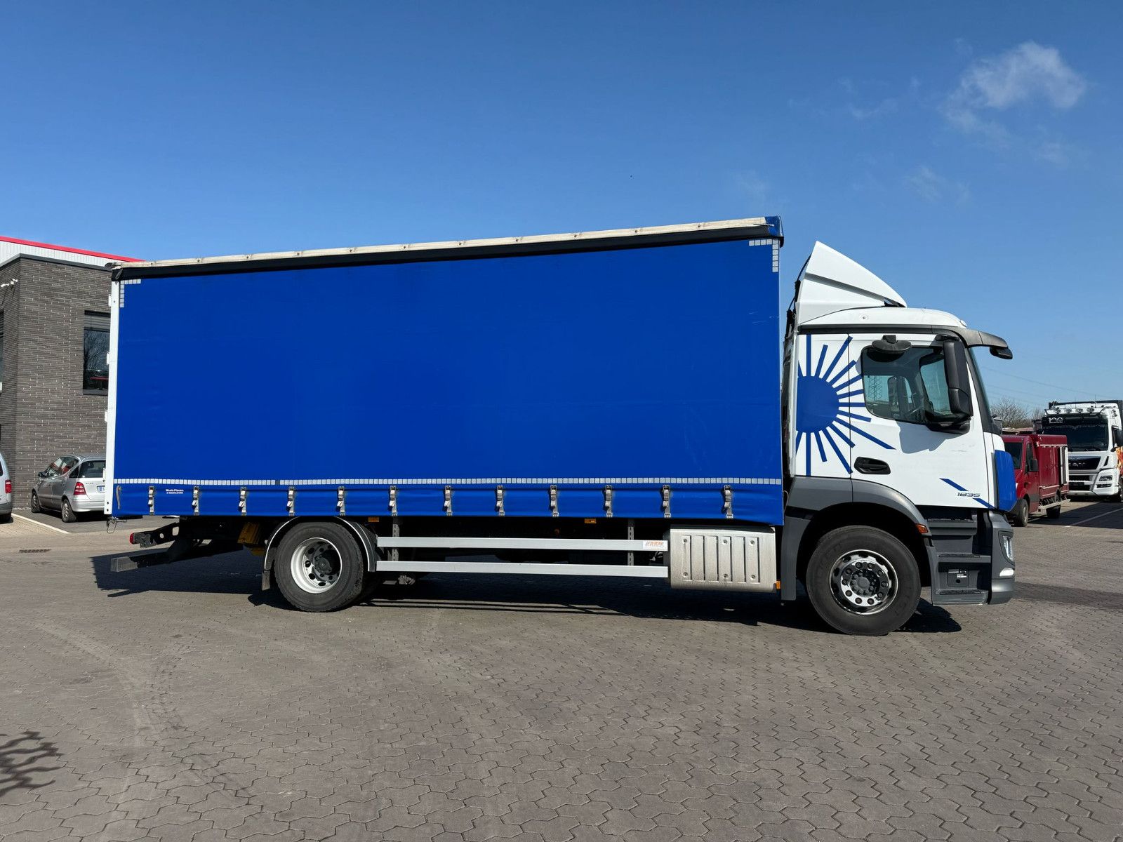 Fahrzeugabbildung Mercedes-Benz Antos 1835 L - 4x2 Schiebeplane