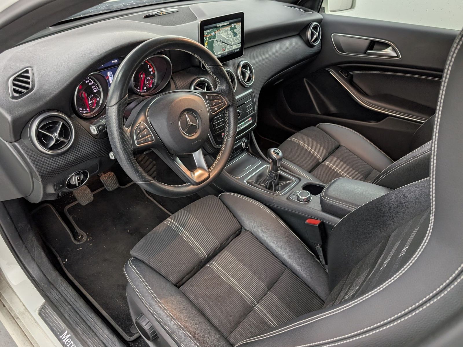 MERCEDES-BENZ A 180 1.6 Urban Navi LED Klima SHZ – Bild 38