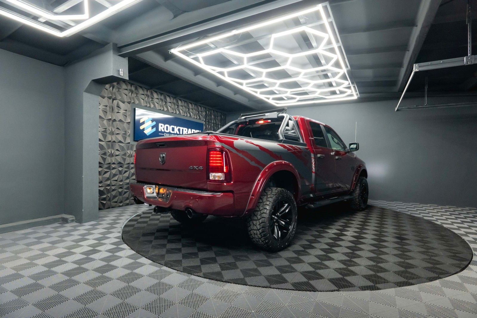 Fahrzeugabbildung Dodge RAM 5.7 V8 HEMI 4x4 OFFROAD Night-Paket LONG 19%
