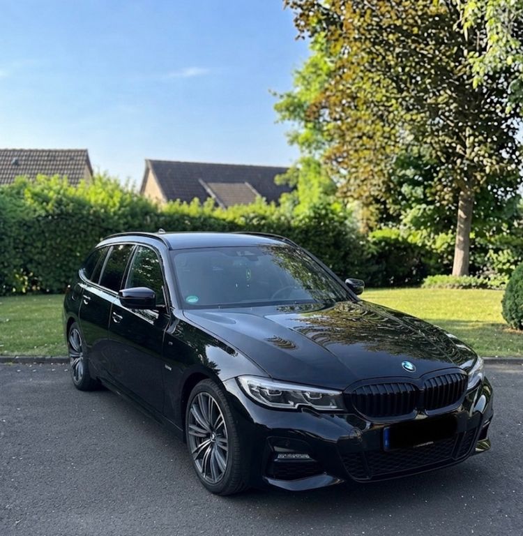 Image of BMW 330