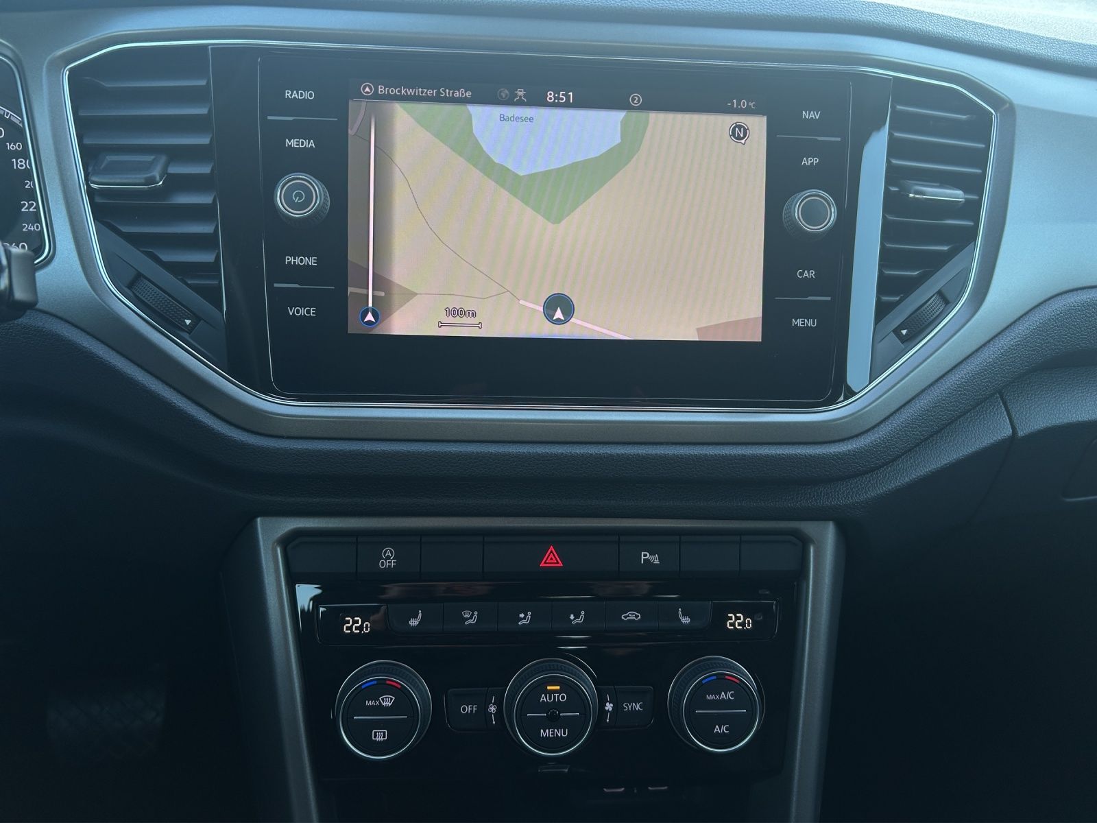 Fahrzeugabbildung Volkswagen T-Roc Style TSI DSG SHZ PDC WeConnect Navi