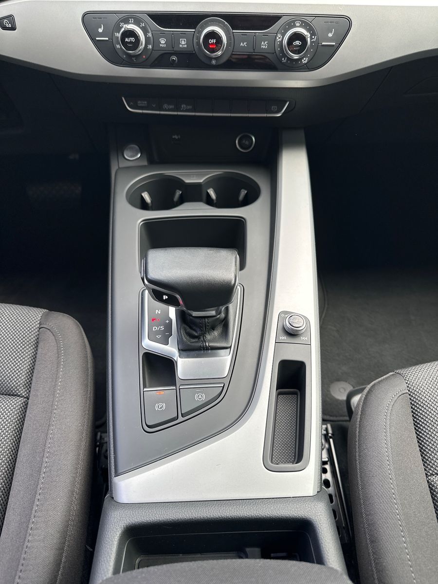 Fahrzeugabbildung Audi A4 Avant 45 TFSI Quattro Advanced Black NAV+LED