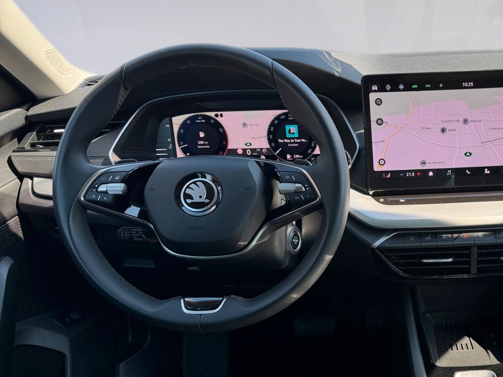 Fahrzeugabbildung SKODA Octavia Combi Selection 1.5 eTSI