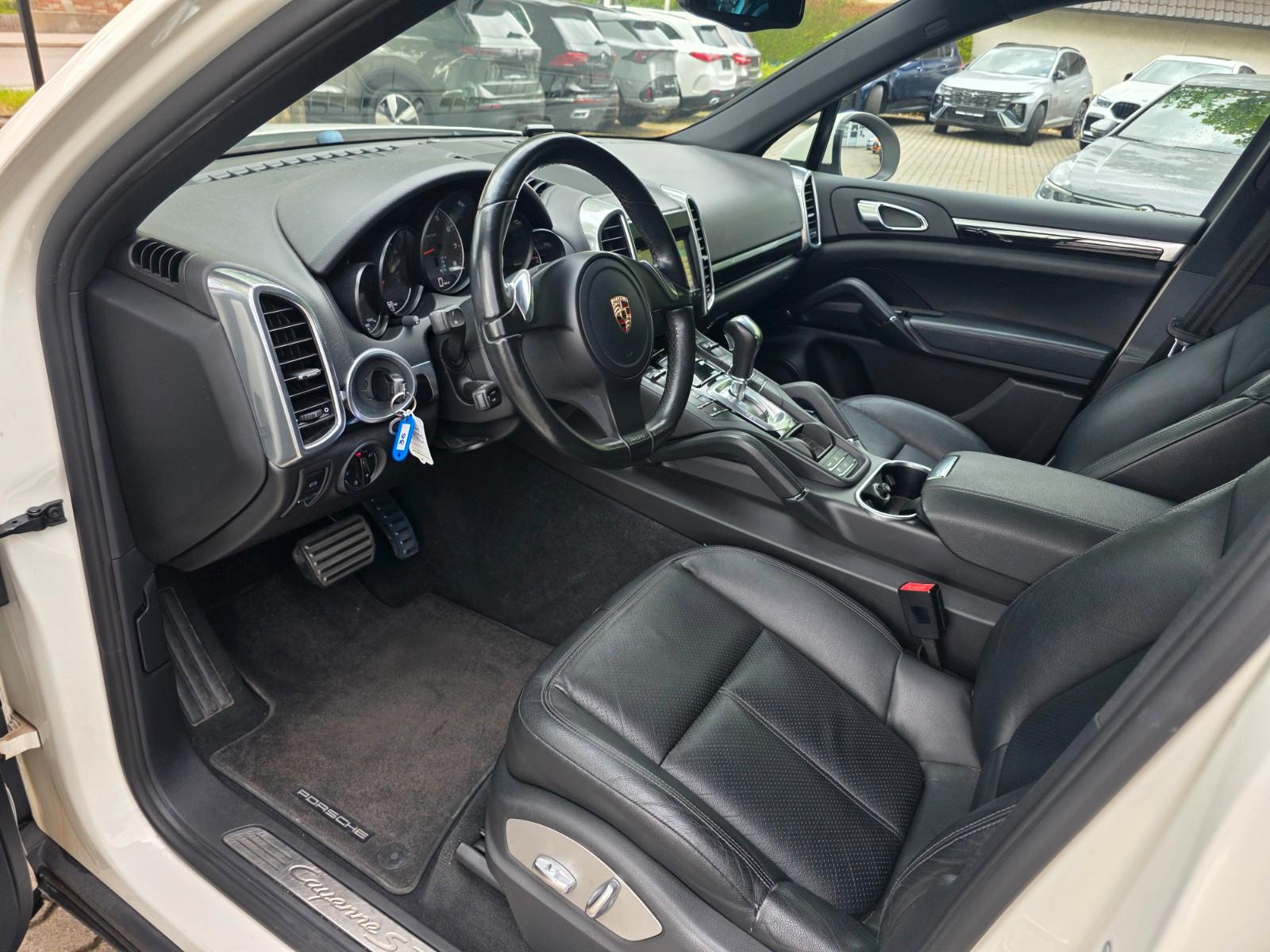 PORSCHE CAYENNE - S HYBRID - 333 CV- HAYON ÉLECTRIQUE -RÉGLAGE ÉLECTRIQUE DES SIÈGES AVEC FONCTION MÉMOIRE