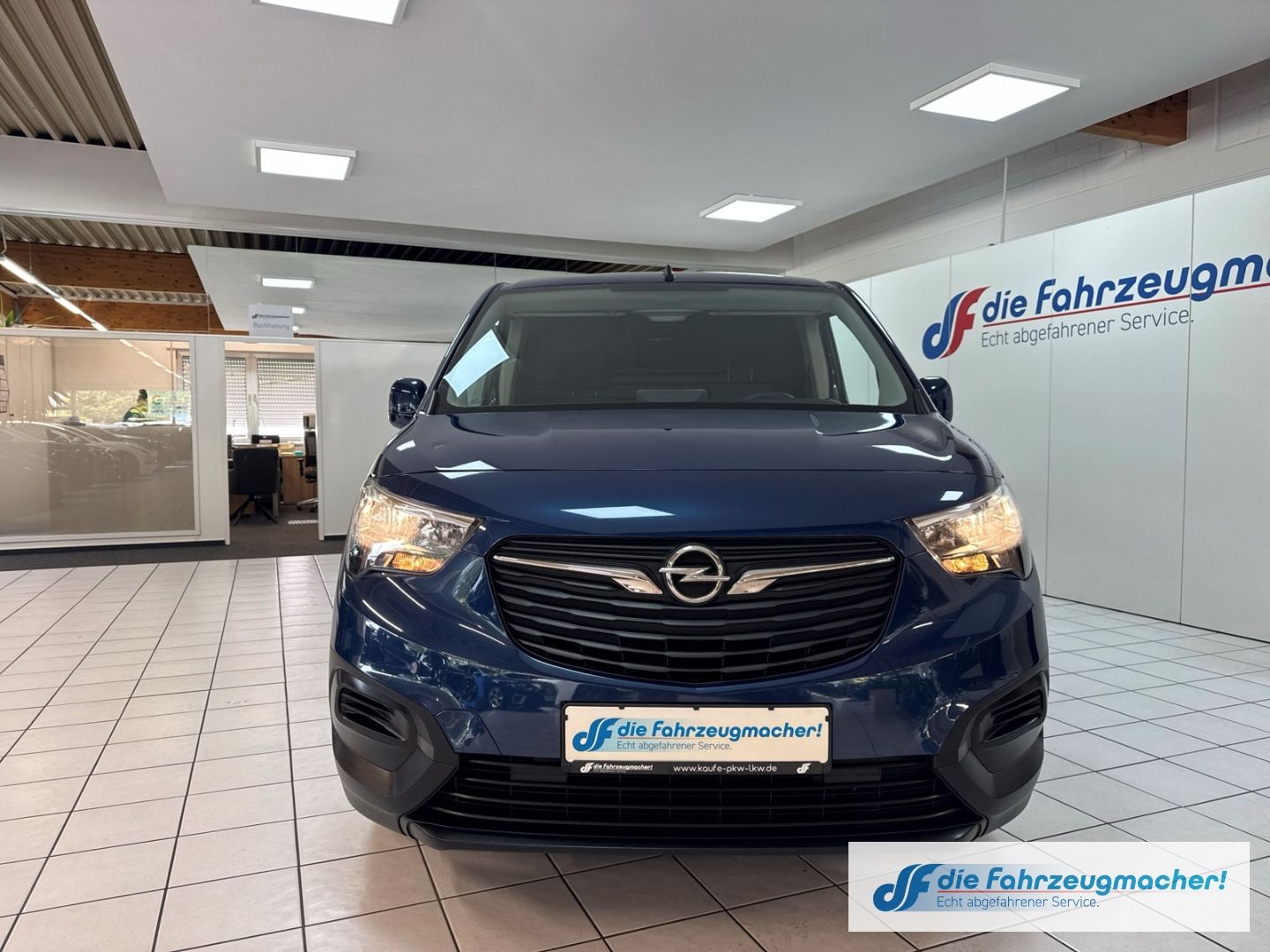 Fahrzeugabbildung Opel Combo E Cargo Maxi Edition L2 XL 1.5D Klima EU6d
