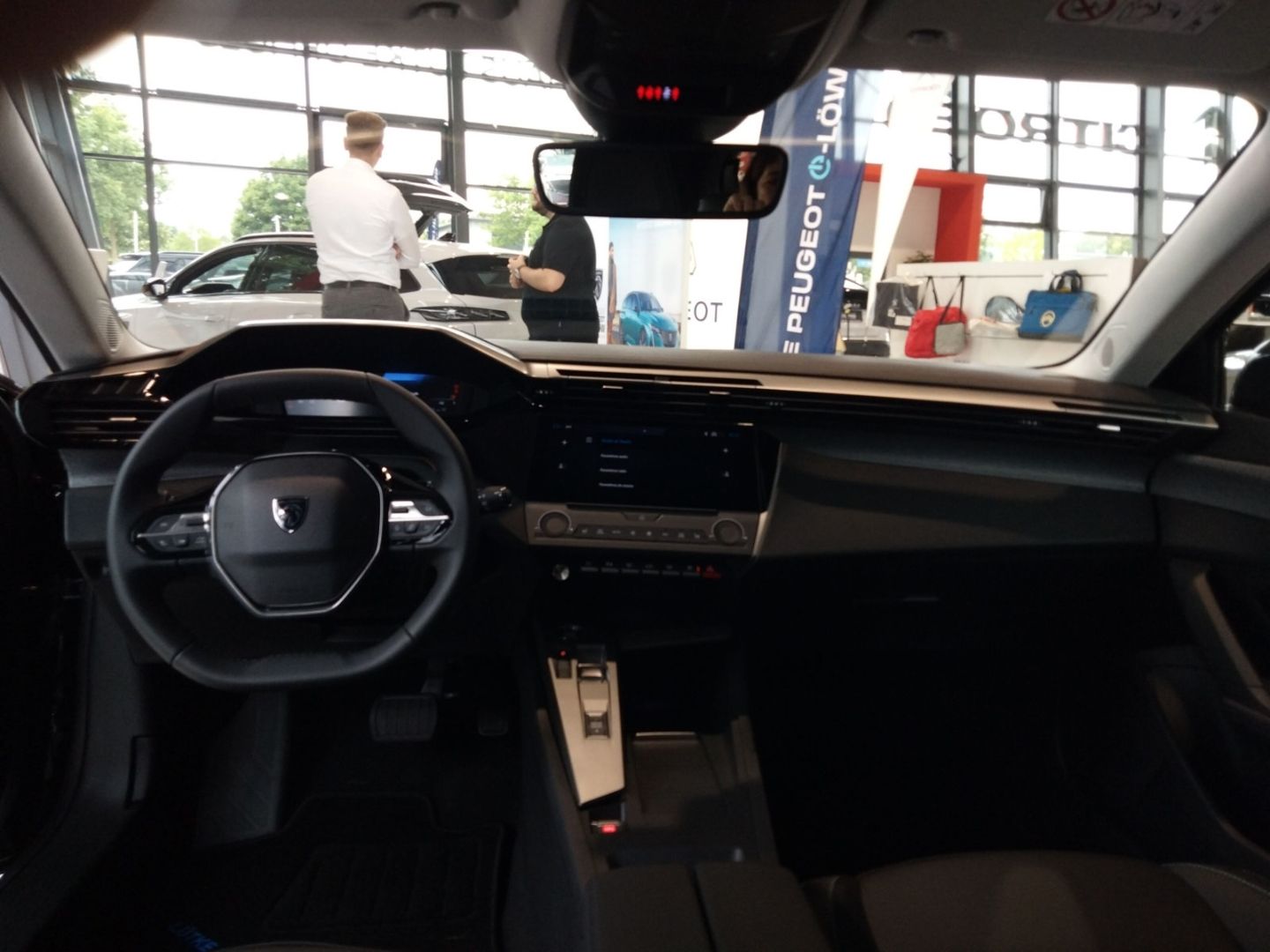 Fahrzeugabbildung Peugeot 308 ALLURE HYBRID 145 e-DSC6