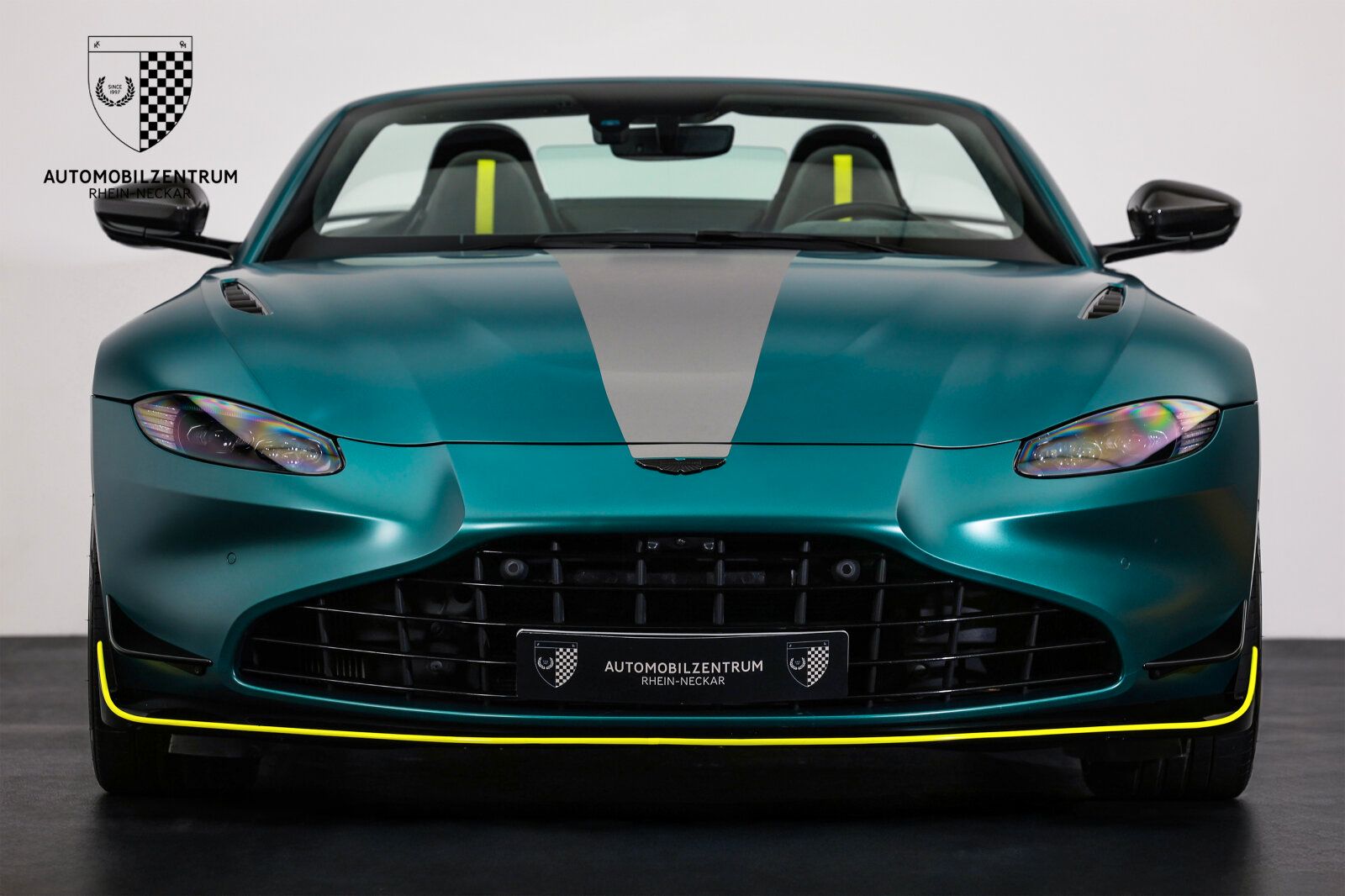 Aston Martin V8 Vantage - Bild 2