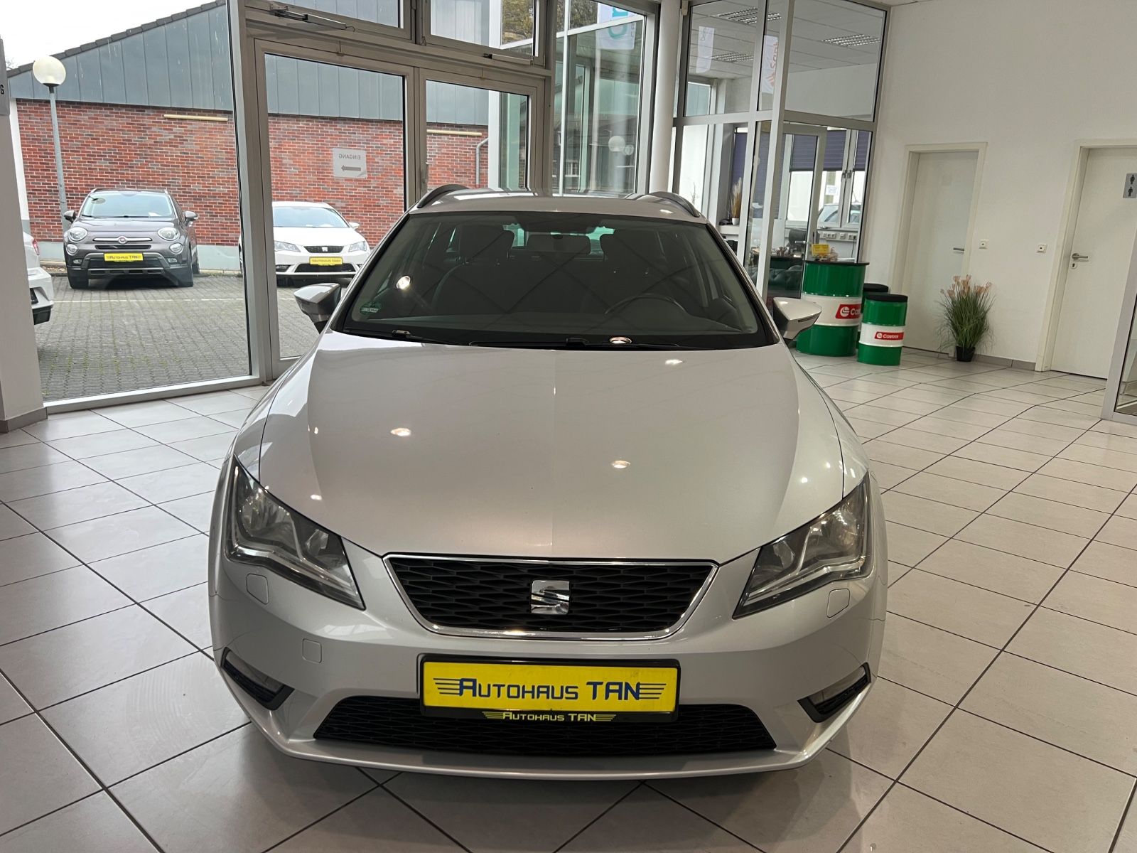 Fahrzeugabbildung SEAT Leon ST 1.6 TDI Style *NAVI*SITZHEIZUNG*