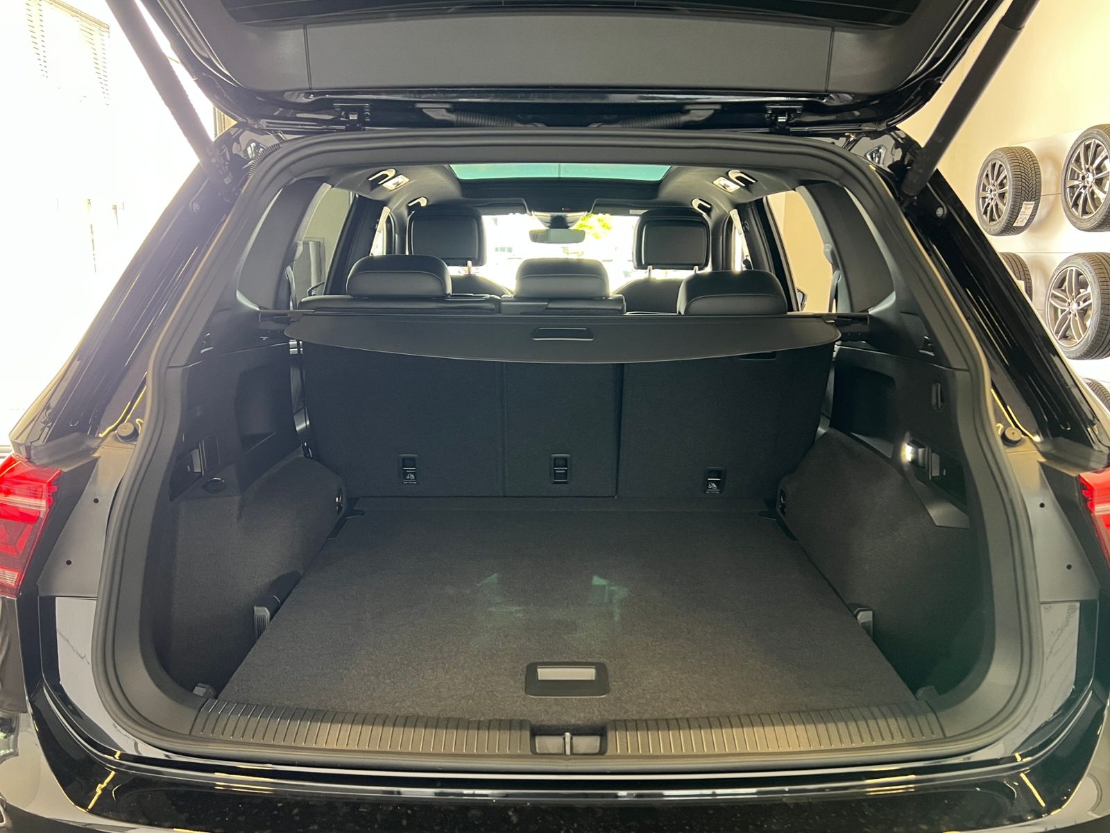 Fahrzeugabbildung Volkswagen Tiguan Allspace R-Line 2.0 TDI DSG 4Motion *AHK,