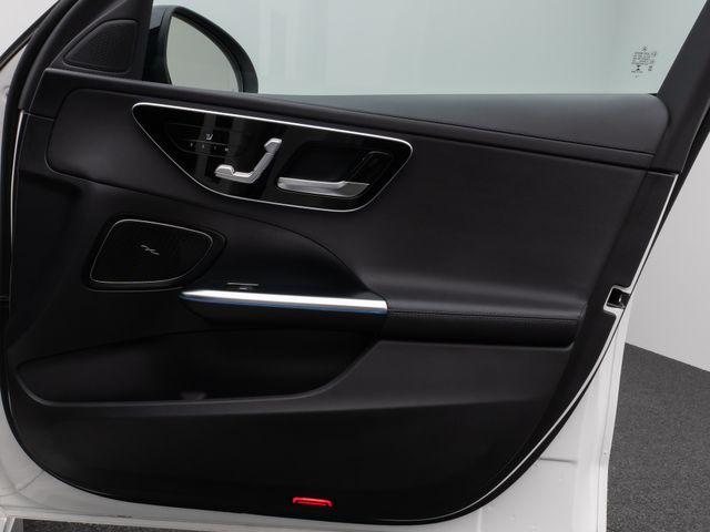 Foto Nummer 31: MERCEDES-BENZ C 300