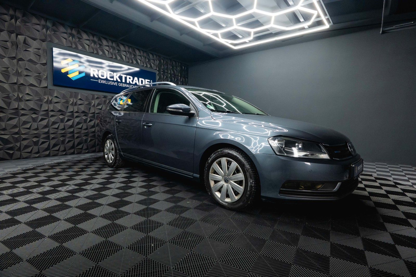 Fahrzeugabbildung Volkswagen Passat Variant 1.6 TDI Trendline BlueMotion TÜV