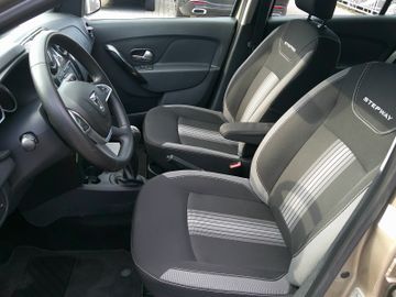 Dacia Sandero II Stepway Celebration 1 Hand