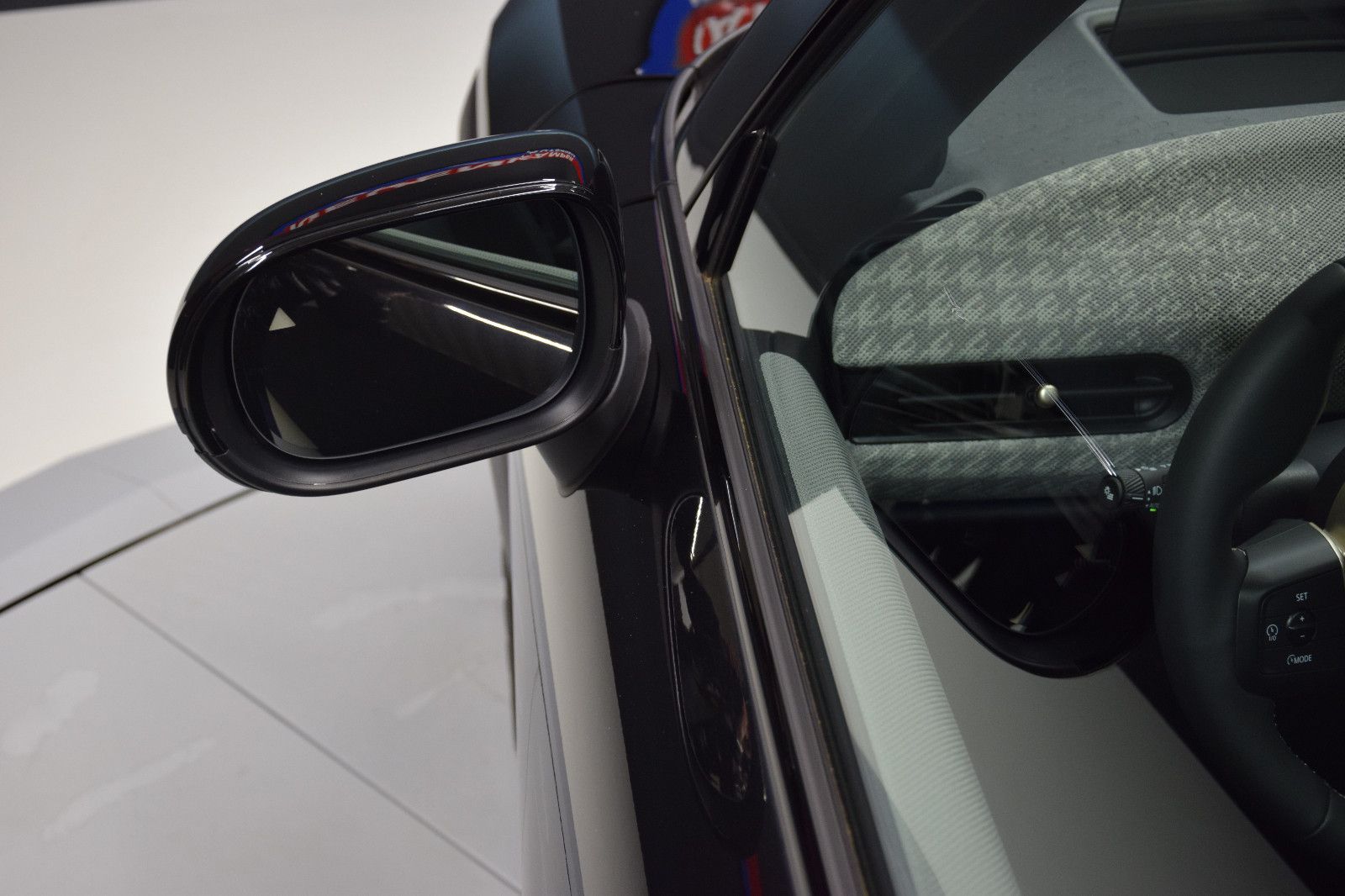 Fahrzeugabbildung MINI Cooper C Favoured Trim Paket-L Pano h/k HuD