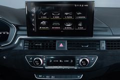 AUDI A4 Avant 45 TDI quattro Advanced*STHZ*HUD*AHK*17