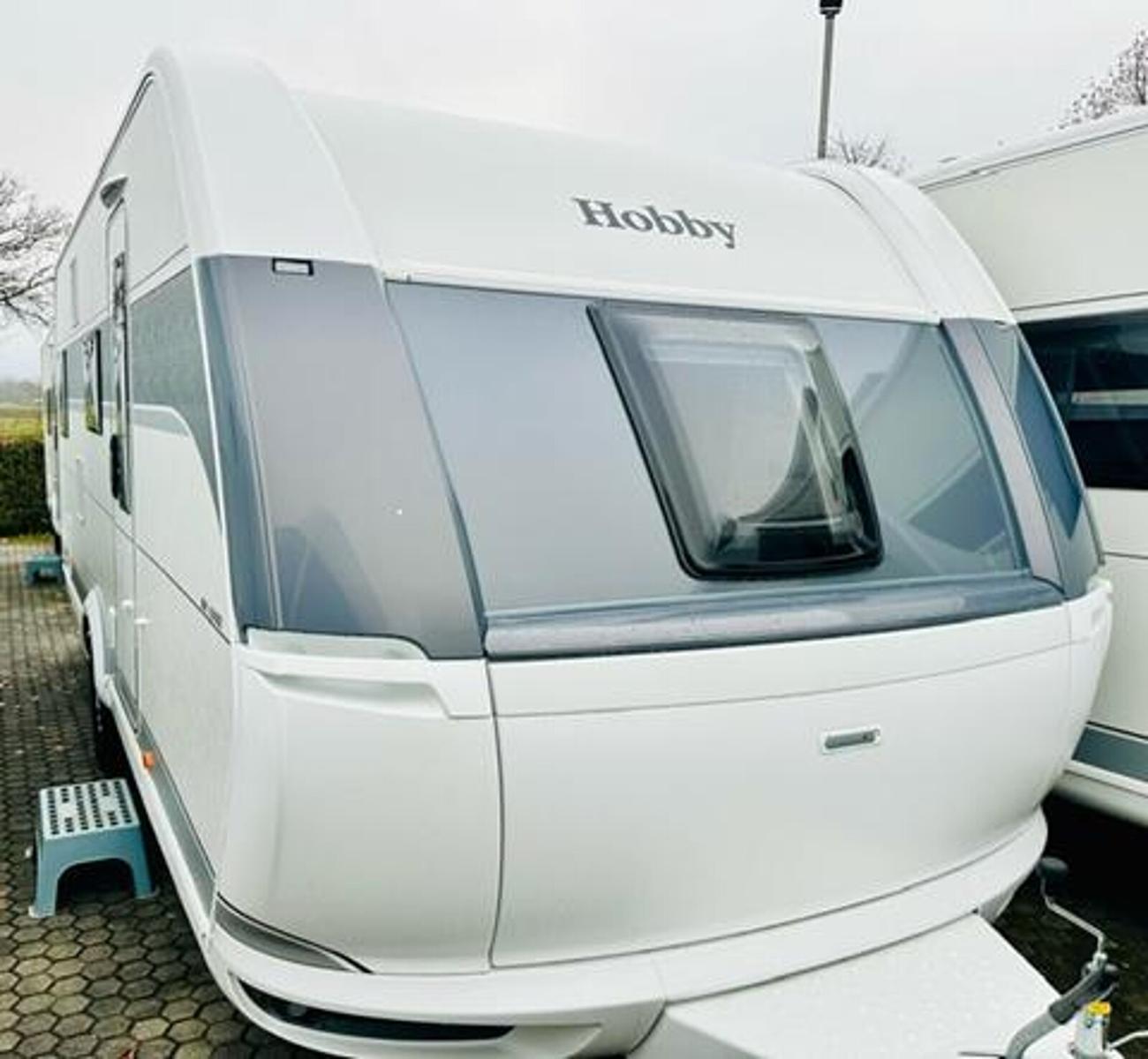 Hobby De Luxe 545 KMF Ambiente + 2000kg + TV Halter