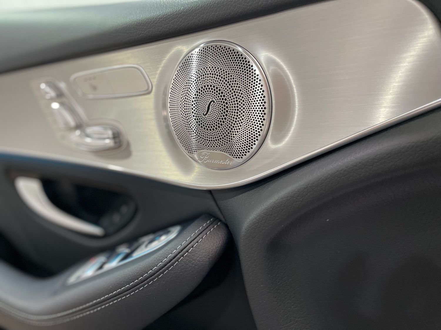 Fahrzeugabbildung Mercedes-Benz GLC 300 4M AMG #LED#360°#Pano#Distr.#Burmes#Nigh