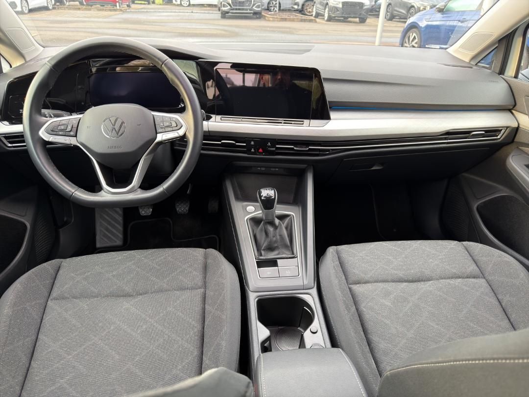 Fahrzeugabbildung Volkswagen Golf Life VIII 1.5 TSI,RearView,Climatronic,SH,L