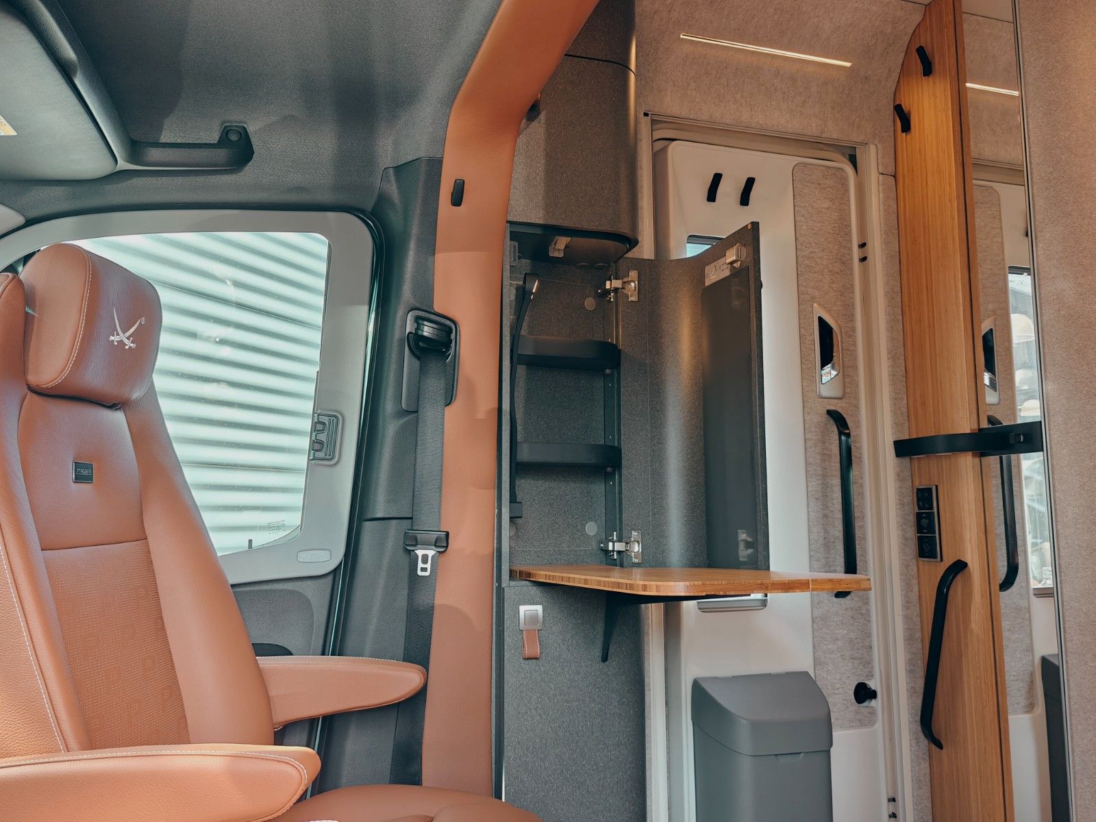 Fahrzeugabbildung HYMER / ERIBA / HYMERCAR VENTURE S 4x4 SANSIBAR® LTD. 1 OF 7 by palmo